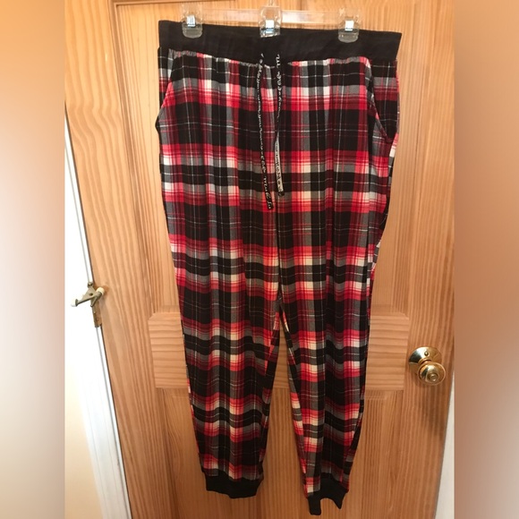 Muk Luks Women’s Petite Butter Knit Matching Pajama Set in black/red Check 1X P - Picture 3 of 7